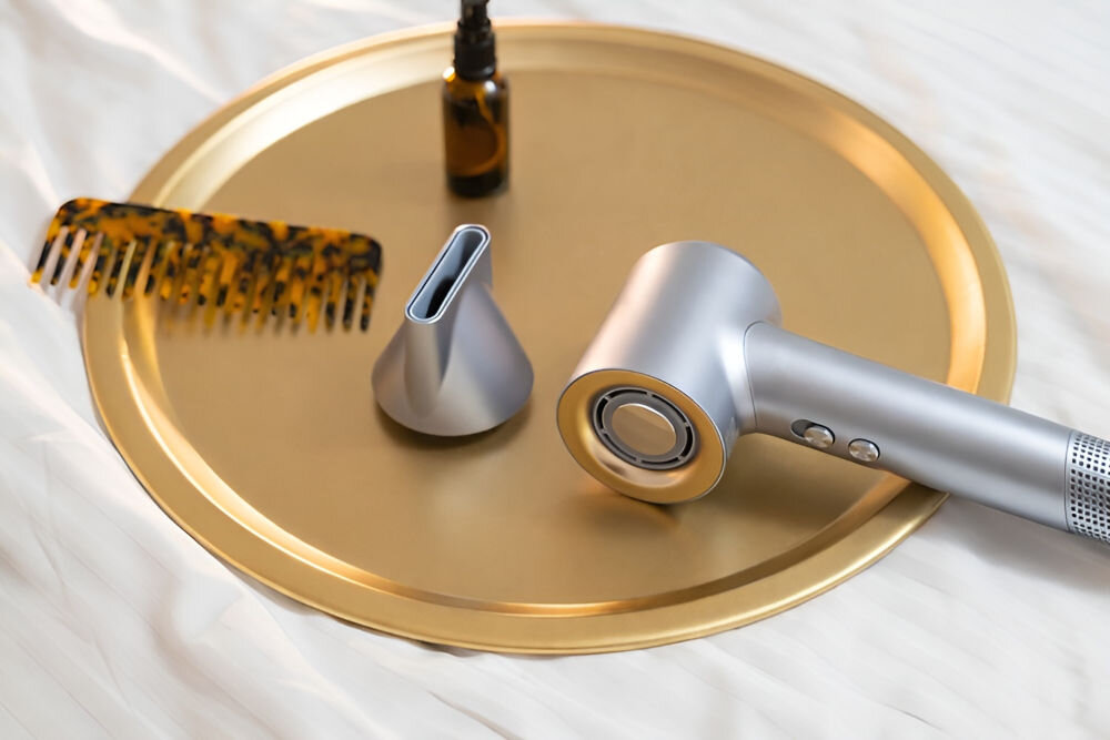 Suszarka INOLY Jet Dry Silver Glow 1800W Efektywne suszenie włosów wygląd design wizualizacja prezentacja 