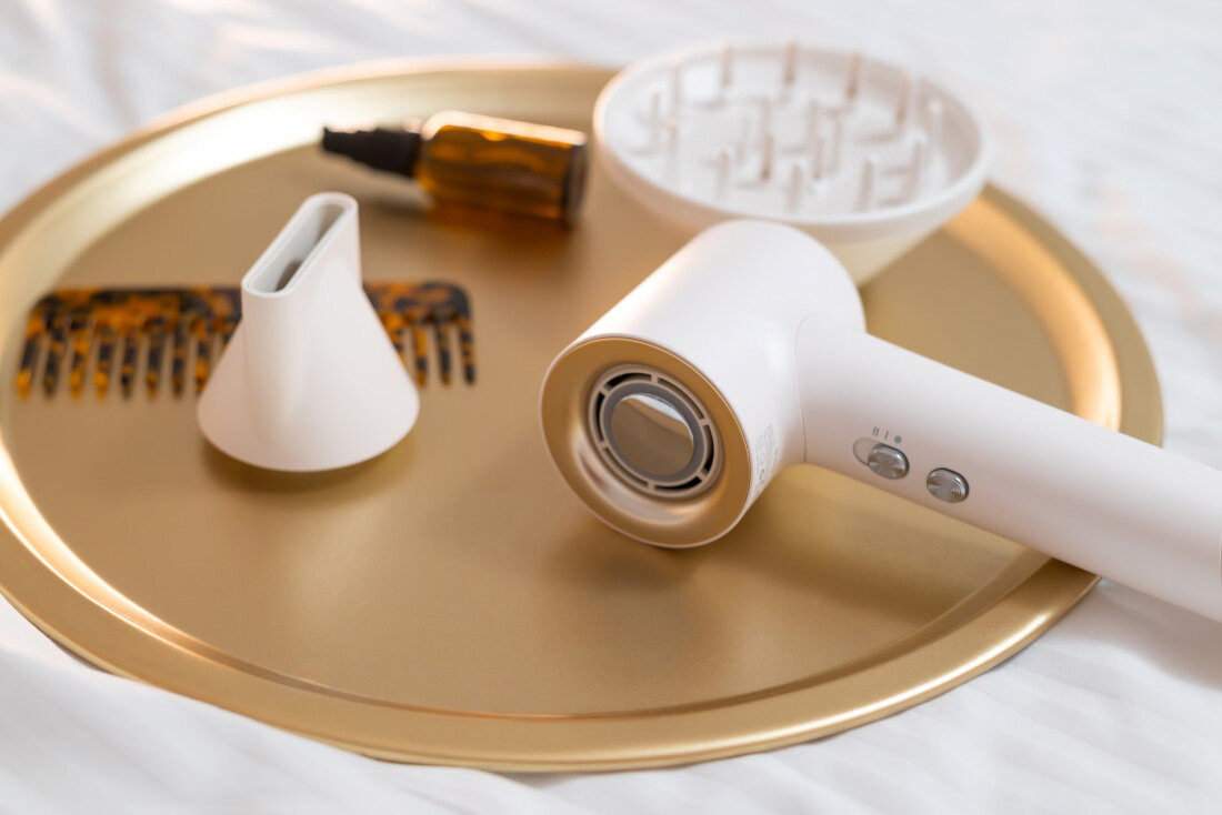 Suszarka INOLY Jet Dry Pearl White 1800W Efektywne suszenie włosów wygląd design wizualizacja prezentacja