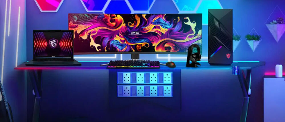 Monitor MSI MPG 491CQPX QD-OLED 49 cali 5120x1440px 240Hz 0.03 ms [GTG] Curved prezentacja monitora i funkcjonalności KVM w pokoju na biurku w tle ledy KVM podłączenie dwóch urządzeń do jednego monitora PiP obraz w obrazie PbP obraz przy obrazie praca wielozadaniowa