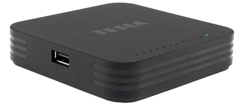 Odtwarzacz multimedialny 4K TESLA MediaBox XG500 Wi-Fi Bluetooth HDMI USB łączność, odtwarzacz po skosie na białym tle