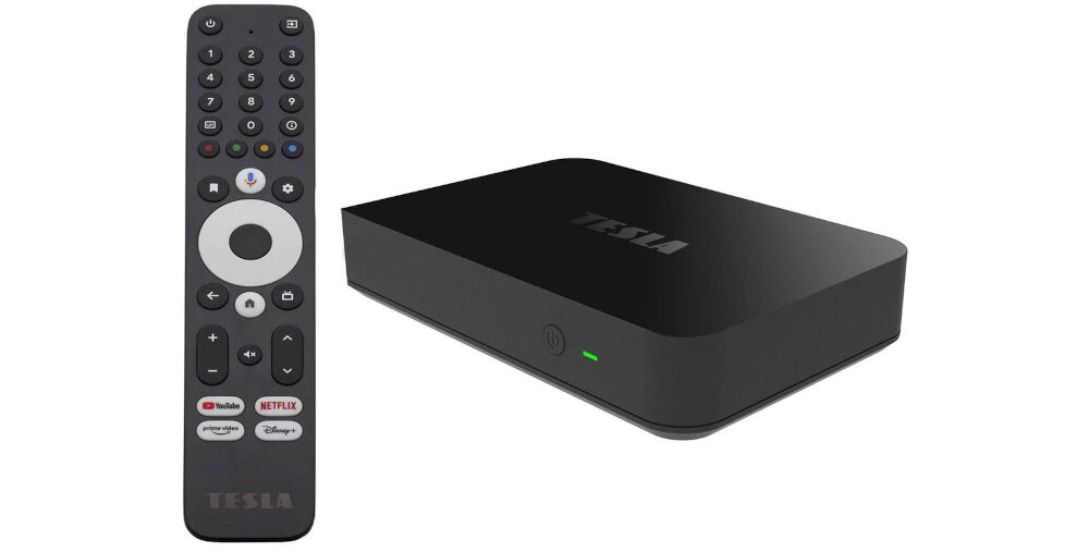 Odtwarzacz multimedialny 4K TESLA MediaBox XT850 z portami HDMI USB Bluetooth i Wi-Fi, urządzenie wraz z pilotem na białym tle