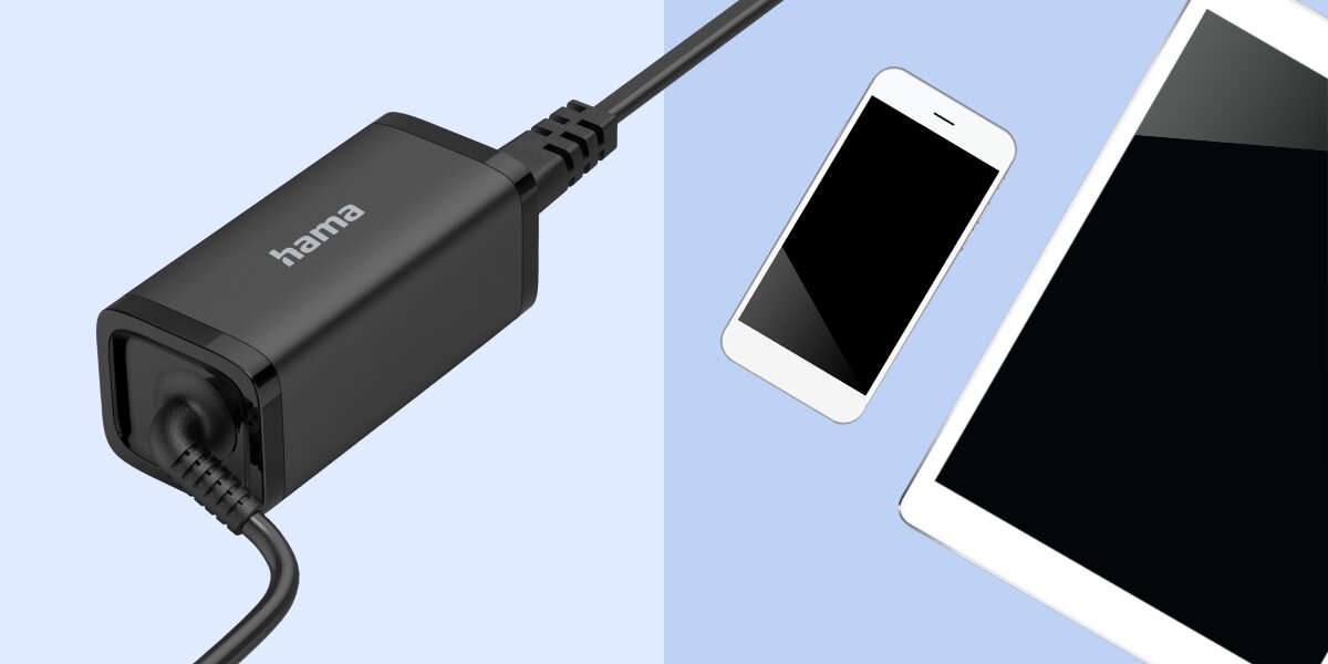 Zbliżenie na obudowę czarnej ładowarki Hama USB-C, oddzielnie pokazane białe: smartfon i tablet.