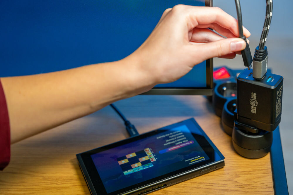 Ładowarka MAD DOG GCD600K technologia gan szybkie ładowanie podłączanie kabla