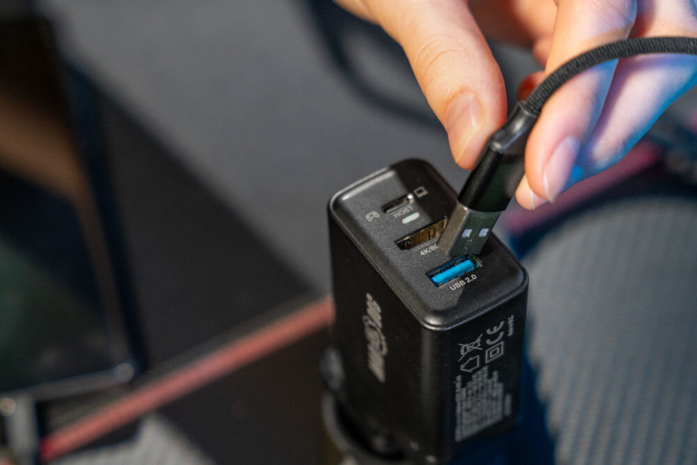 Ładowarka MAD DOG GCD600K zabezpieczenia podłączanie przewodu USB-A