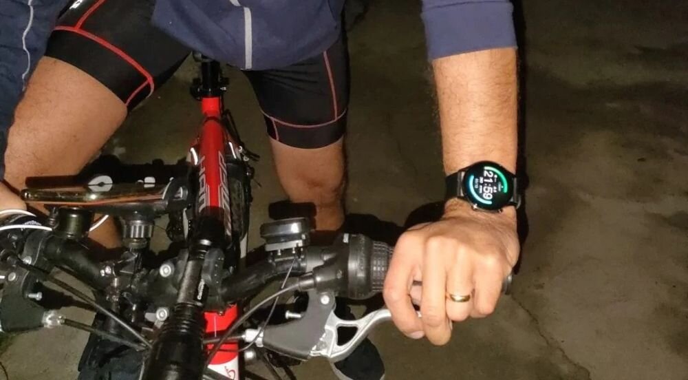 Smartwatch IMILAB W12 ekran bateria czujniki zdrowie sport pasek ładowanie pojemność rozdzielczość łączność sterowanie krew puls rozmowy smartfon aplikacja