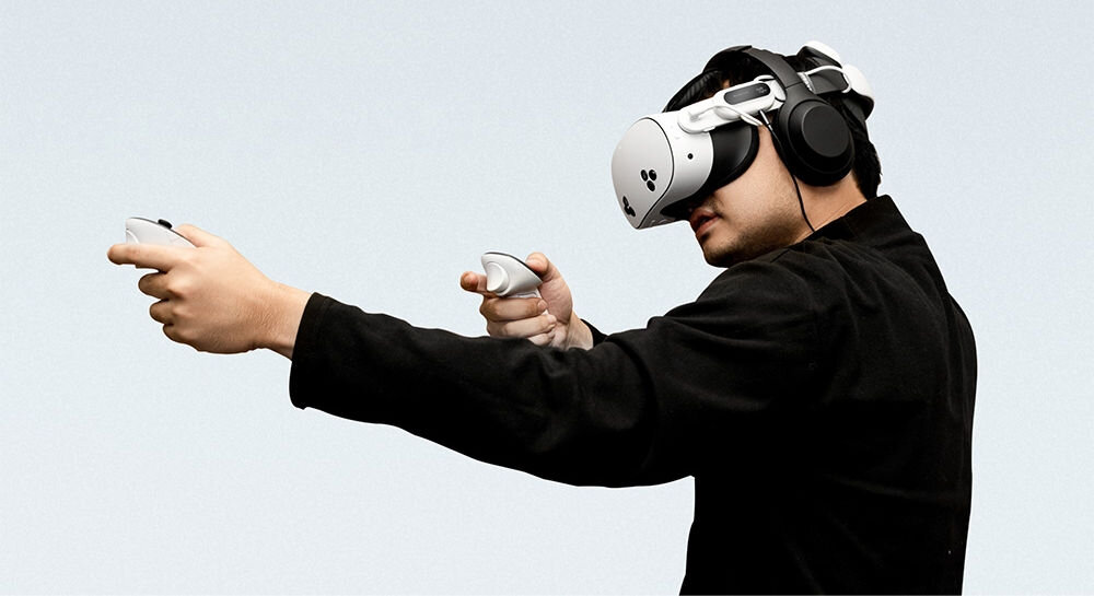 Pasek odciążający BOBOVR E3 PRO do Meta Quest 3/3s + bateria
			prezentacja paska podczas korzystania przez mężczyznę na jasnym tle dla Meta Quest 3 3S równomierne rozłożenie ciężaru bez nadmiernego nacisku