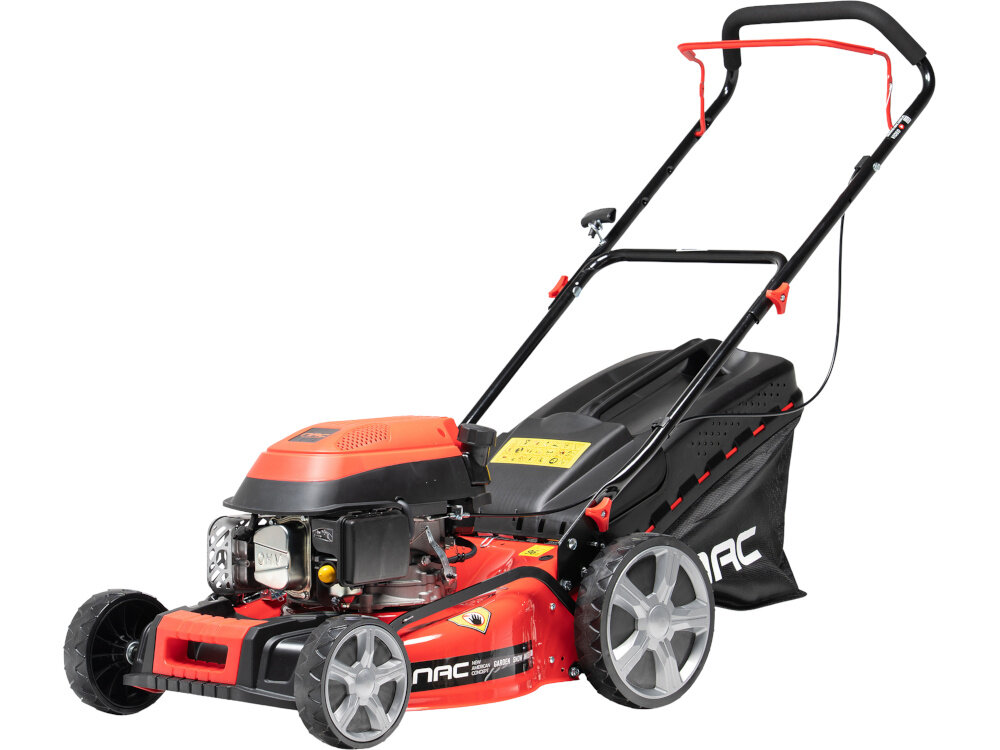 Kosiarka spalinowa NAC LP46-139-HS-SB 460 mm 2.3kW kosiarka na białym tle widoczna od przodu pod skosem zadbany trawnik koszenie trawy