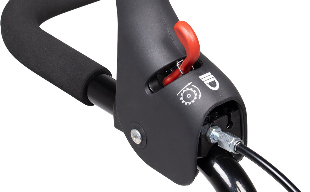 Kosiarka spalinowa NAC LP60-173-HW-2 Ducar DV170 600mm 2.75kW zbliżenie na blokadę pracy sprzęgło bezpieczeństwa zapobiega przypadkowemu uruchomieniu noża wyłącznik bezpieczeństwa przed niepożądanymi sytuacjami