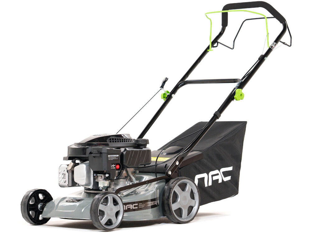 Kosiarka spalinowa NAC LS40-127R-01-JN Rato RV125-S z napędem 406 mm 2kW kosiarka na białym tle widoczna od przodu pod skosem napęd porusza się samoczynnie skoncentrować się na precyzji i tempie pracy stabilne tempo jazdy ślady koszenia są spójne na całej powierzchni