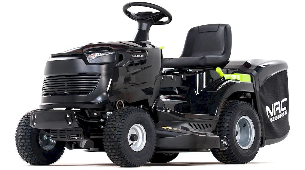 Traktor ogrodowy NAC TR102-452L-RH-T Loncin 1020mm 7,8kW, 102cm, szerokość, wydajność, kosz, Czarny traktorek kosiarka na białym tle.
