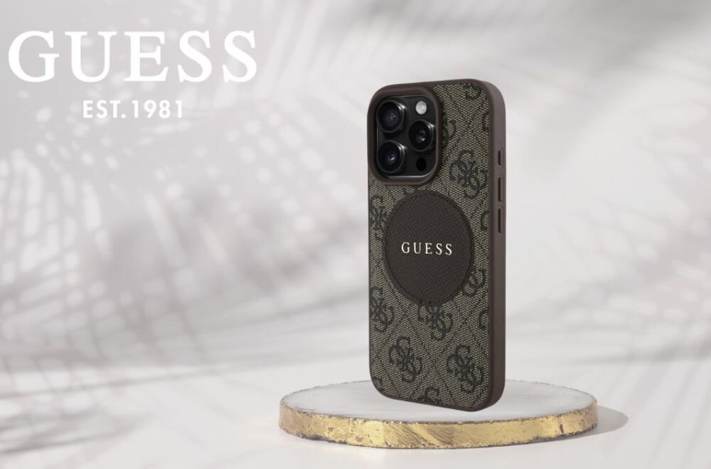 Etui GUESS 4G Circle Classic Logo MagSafe do Apple iPhone 16 Pro Brązowy smartfon w etui na postumencie, logo marki w tle