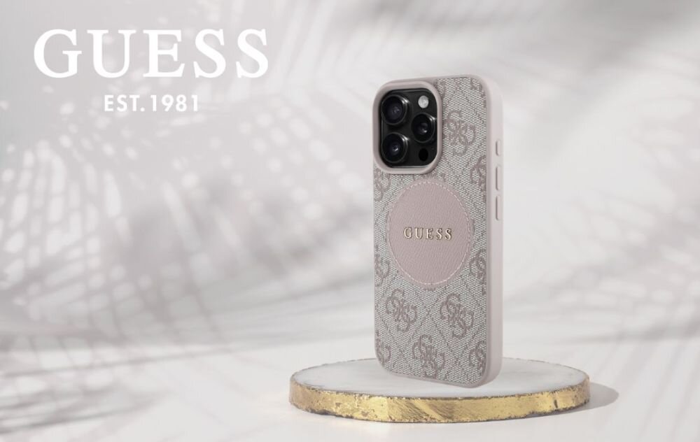 Etui GUESS 4G Circle Classic Logo MagSafe do Apple iPhone 16 Pro Różowy smartfon w etui na postumencie, logo marki w tle