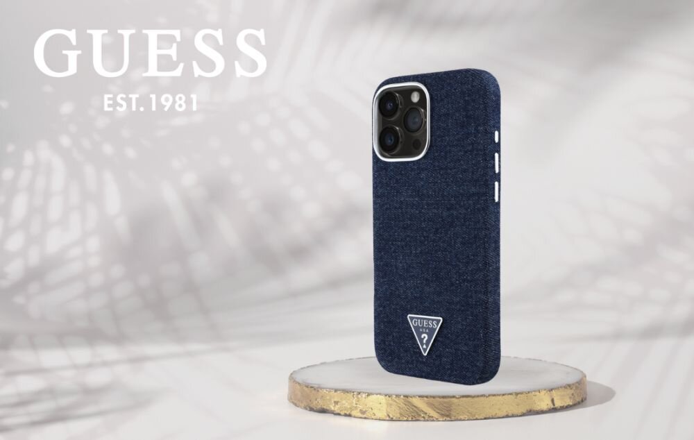 Etui GUESS Denim Triangle Logo MagSafe do Apple iPhone 16 Pro Max Niebieski smartfon w etui na postumencie, logo marki w tle