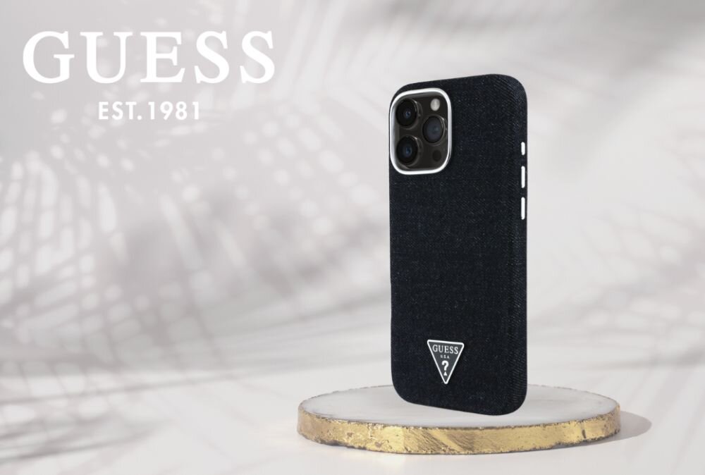 Etui GUESS Denim Triangle Logo MagSafe do Apple iPhone 16 Pro Czarny smartfon w etui na postumencie, logo marki w tle