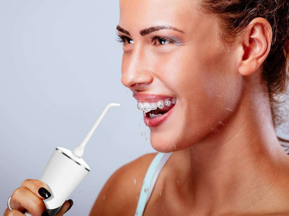 Irygator WEBBER AOW09W Biało-czarny Precyzyjne czyszczenie  precyzyjny strumień wody świeży oddech 