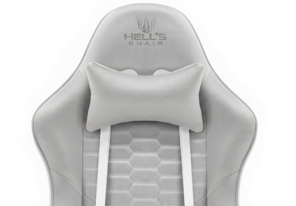 Fotel HELL'S CHAIR HC-1000 Szaro-biały zbliżenie na oparcie i napis z marką jasne tło szerokie zastosowanie rozrywka nauka praca ergonomia partner do zadań specjalnych