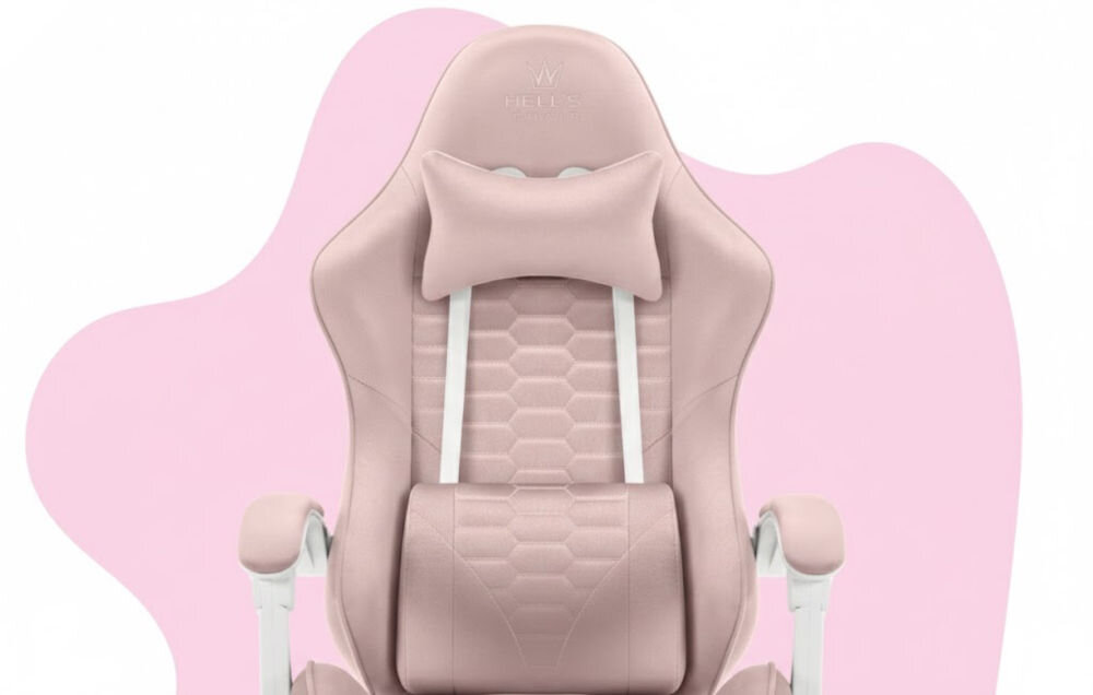 Fotel HELL'S CHAIR HC-1000 Kids Różowy zbliżenie na oparcie i napis z marką różowo-białe tło szerokie zastosowanie rozrywka nauka dopasowanie do ciała
