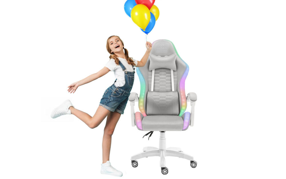 Fotel HELL'S CHAIR HC-1000 LED RGB Kids Szary prezentacja fotela od przodu na białym tle obok dziecko wymiary stabilność