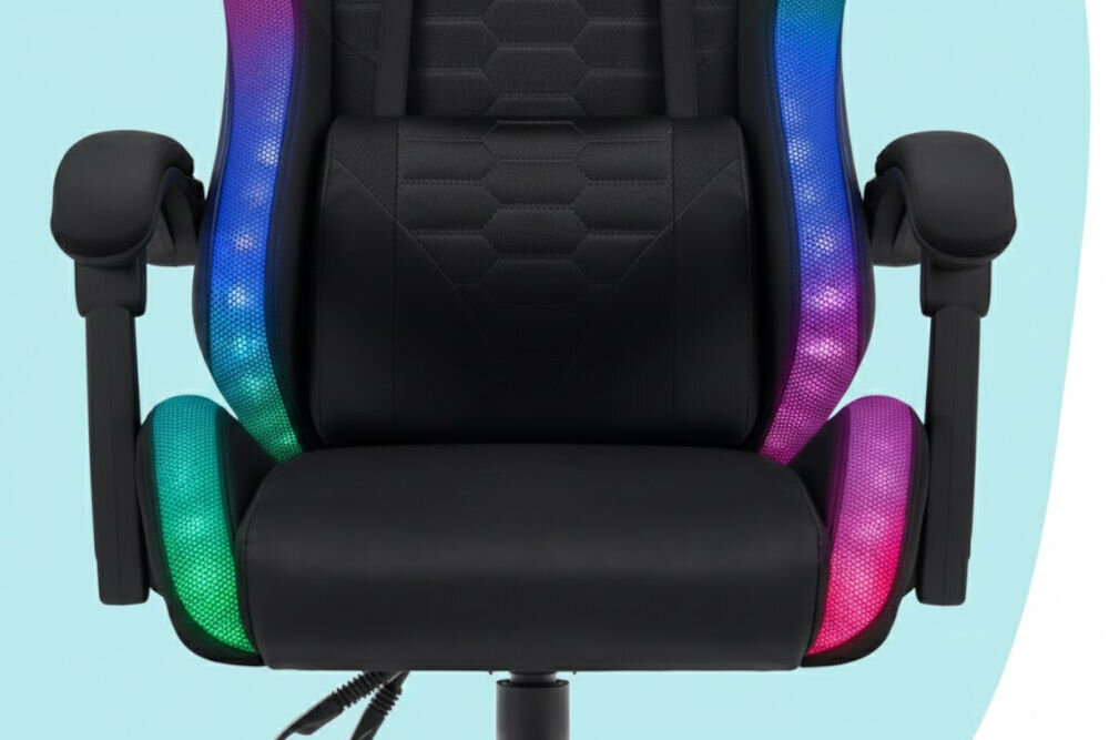 Fotel gamingowy HELL'S CHAIR HC- 1000 LED Kids Czarny zbliżenie na siedzisko i poduszkę fotela niebiesko-białe tło dbałość o elementy trwały i praktyczny welur profilowana poduszka pod lędźwie tapicerowane podłokietniki