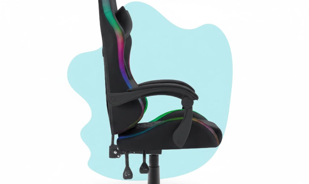 Fotel gamingowy HELL'S CHAIR HC- 1000 LED Kids Czarny zbliżenie na podłokietniki niebiesko-białe tło miękkie wypełnienie solidne podparcie spójna stylistyka komfort przedramion