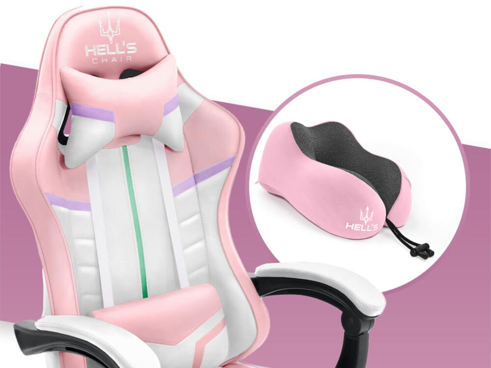 Fotel gamingowy w kolorach różowym i białym z logo \'HELL\'S CHAIR\' na zagłówku. Obok znajduje się różowa poduszka z czarnym środkiem i tym samym logo.