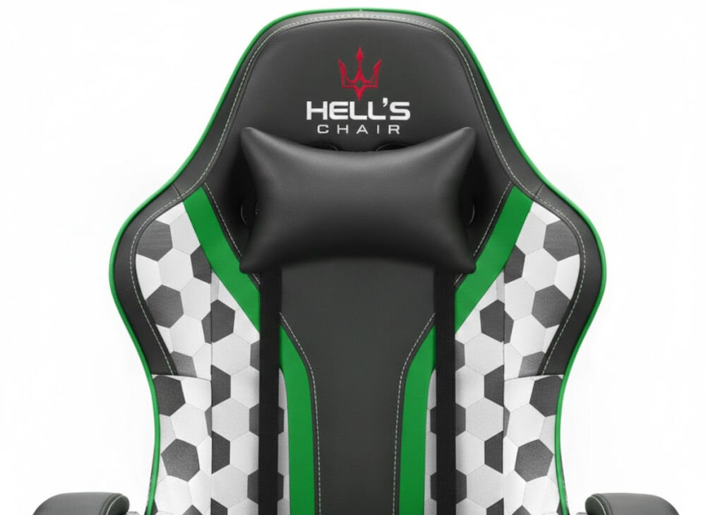 Czarno-zielony fotel gamingowy z motywem piłki nożnej, z logo \'HELL\'S CHAIR\' na oparciu. Oparcie posiada wzór przypominający piłkę nożną oraz poduszkę pod kark.