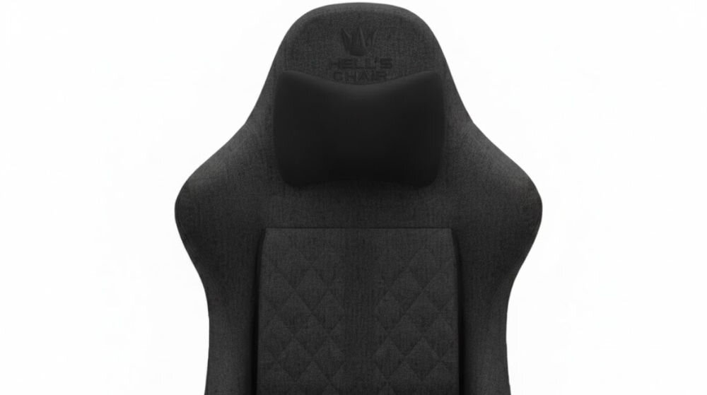 Fotel gamingowy HELL'S CHAIR HC 1006 Czarny  zbliżenie na oparcie i napis z marką jasne tło szerokie zastosowanie rozrywka nauka praca ergonomia partner do zadań specjalnych