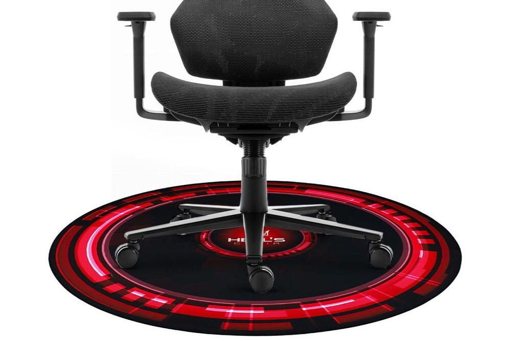 Mata pod fotel HELL'S CHAIR Rainbow Czarno-czerwony zbliżenie na matę na białym tle z fotelem ochrona powierzchni przed zarysowaniami zachowanie estetycznego wyglądu