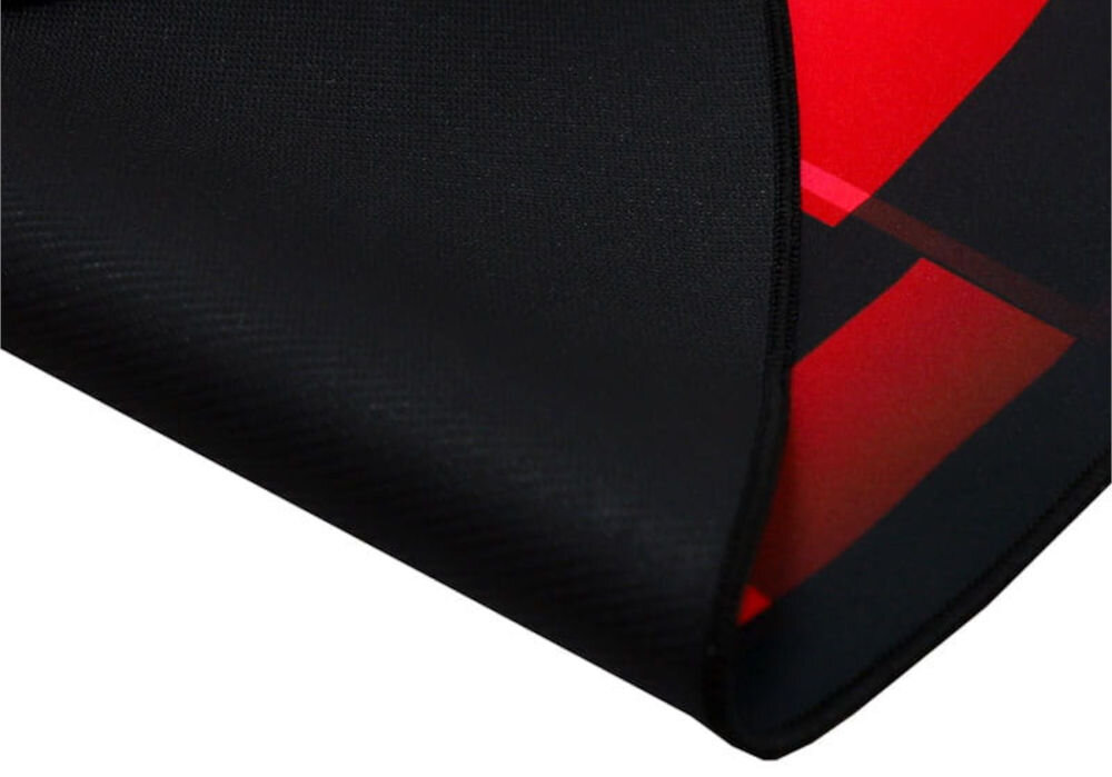 Mata pod fotel HELL'S CHAIR Rainbow Czarno-czerwony zblizenie na antypoślizgowy spód maty białe tło antypoślizgowa tkanina na bazie gumy utrzymanie w miejscu stabilność