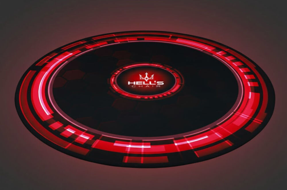 Mata pod fotel HELL'S CHAIR Rainbow Czarno-czerwony prezentacja maty na ciemnym tle funkcjonalny dodatek na lata praktyczny element wyposażenia pomaga utrzymać porządek indywidualny styl