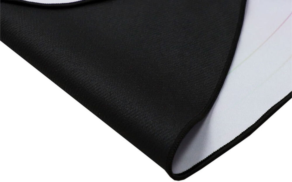 Mata pod fotel gamingowy HELL'S CHAIR 120 cm Biały zblizenie na antypoślizgowy spód maty białe tło antypoślizgowa tkanina na bazie gumy utrzymanie w miejscu stabilność