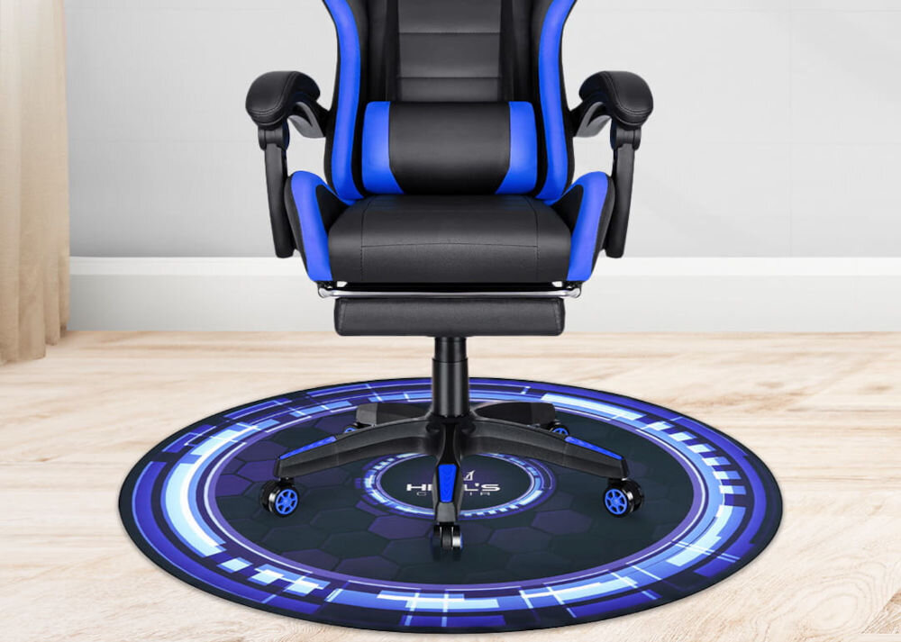 Mata pod fotel HELL'S CHAIR Rainbow Niebieski prezentacja maty pod fotelem w jasnym pokoju