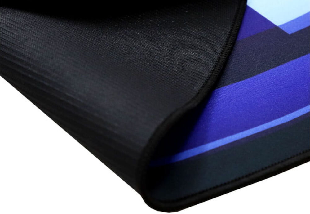 Mata pod fotel HELL'S CHAIR Rainbow Niebieski zblizenie na antypoślizgowy spód maty białe tło antypoślizgowa tkanina na bazie gumy utrzymanie w miejscu stabilność