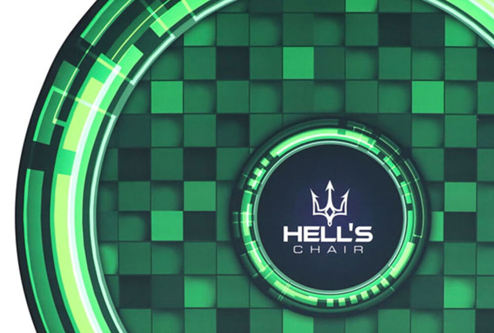 Mata pod fotel HELL'S CHAIR Rainbow Zielony zbliżenie na brzegi maty białe tło wzmocnione brzegi grubym szwem ochrona krawędzi