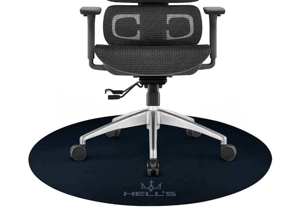 Mata pod fotel HELL'S CHAIR Rainbow Czarny zbliżenie na matę na białym tle z fotelem ochrona powierzchni przed zarysowaniami zachowanie estetycznego wyglądu