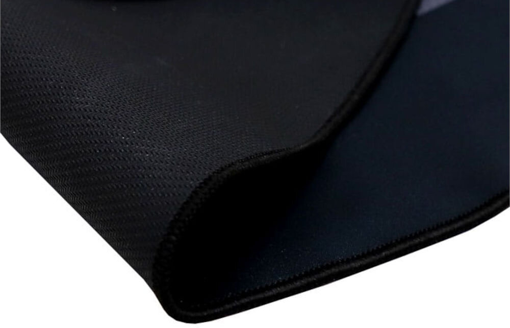 Mata pod fotel HELL'S CHAIR Rainbow Czarny zblizenie na antypoślizgowy spód maty białe tło antypoślizgowa tkanina na bazie gumy utrzymanie w miejscu stabilność