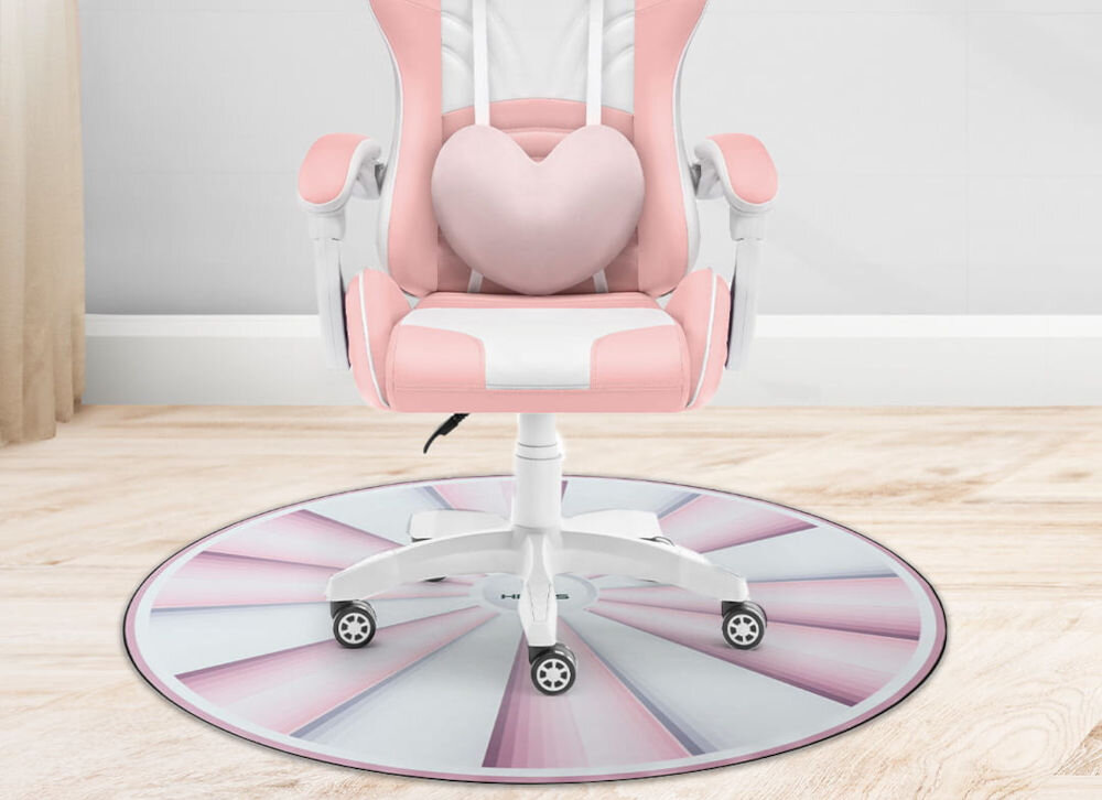Mata pod fotel HELL'S CHAIR Rainbow Różowo-biały prezentacja maty pod fotelem w jasnym pokoju