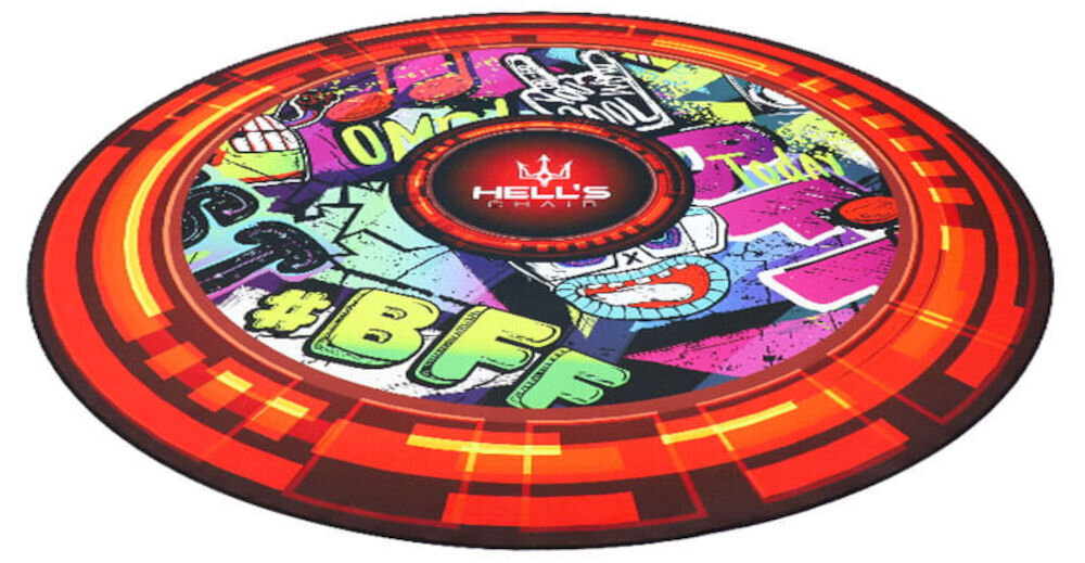 Mata pod fotel HELL'S CHAIR Rainbow Graffitowy prezentacja maty na białym tle w perspektywie okrągła mata średnica 120 cm swobodne manewrowanie