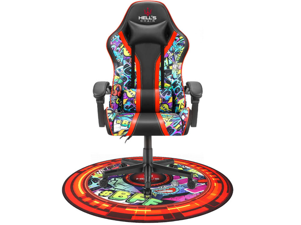 Mata pod fotel HELL'S CHAIR Rainbow Graffitowy prezentacja maty na białym tle na niej fotel wyrazista grafika funkcja dekoracyjna gamingowy charakter