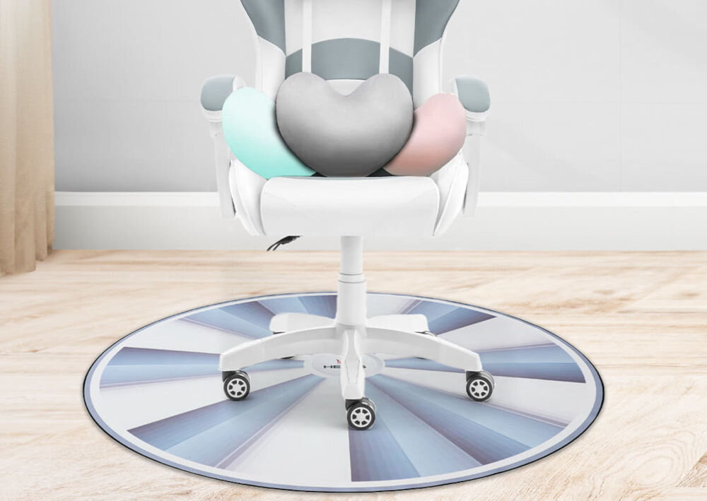 Mata pod fotel HELL'S CHAIR Rainbow Biało-szary prezentacja maty pod fotelem w jasnym pokoju