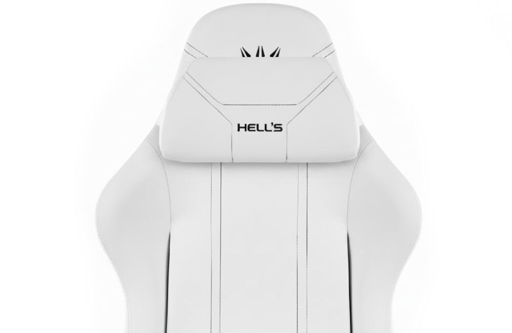 Fotel gamingowy HELL'S CHAIR HC 1014 Biały zbliżenie na oparcie i napis z marką jasne tło szerokie zastosowanie rozrywka nauka praca ergonomia partner do zadań specjalnych