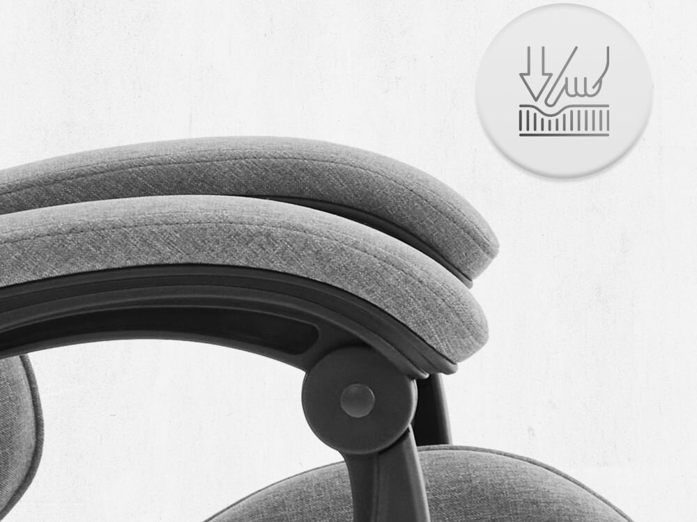 Fotel CABRO C500 Ciemnoszary Zbliżenie na miękki podłokietnik fotela z ikoną nacisku, podkreślającą komfort użytkowania i jakość wypełnienia fotel gamingowy z podłokietnikami z miękkimi padami