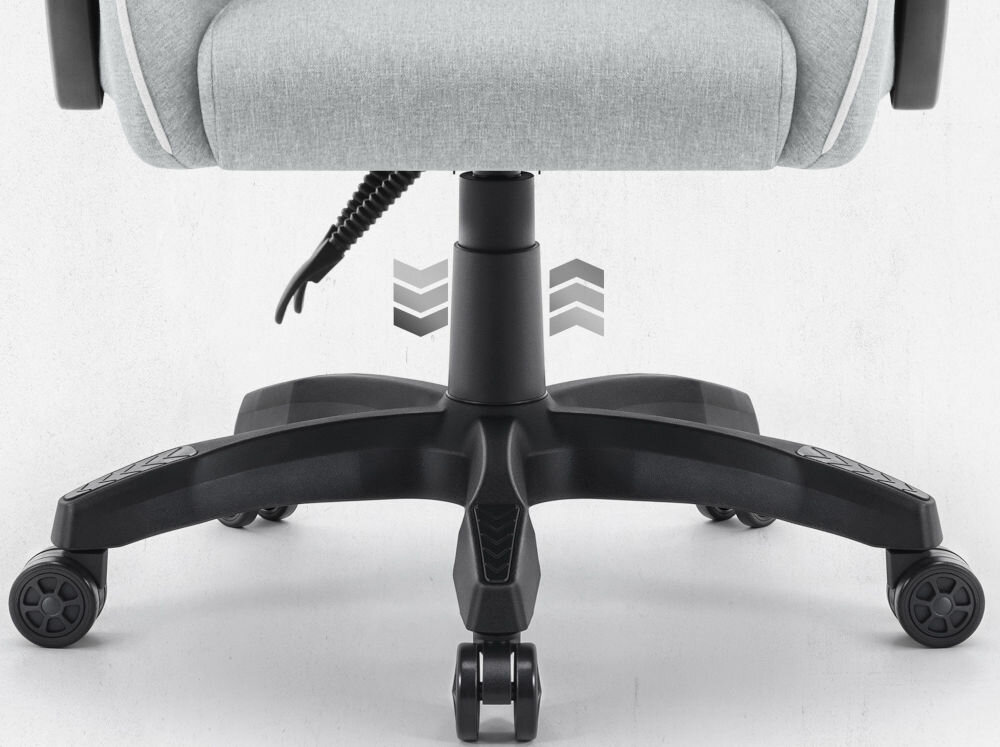 Fotel CABRO C500 Szaro-Biały Zbliżenie na dolną część fotela, prezentujące pięcioramienną podstawę, kółka oraz mechanizm podnośnika gazowego fotel gamingowy z regulacją wysokości siedziska gazowym siłownikiem