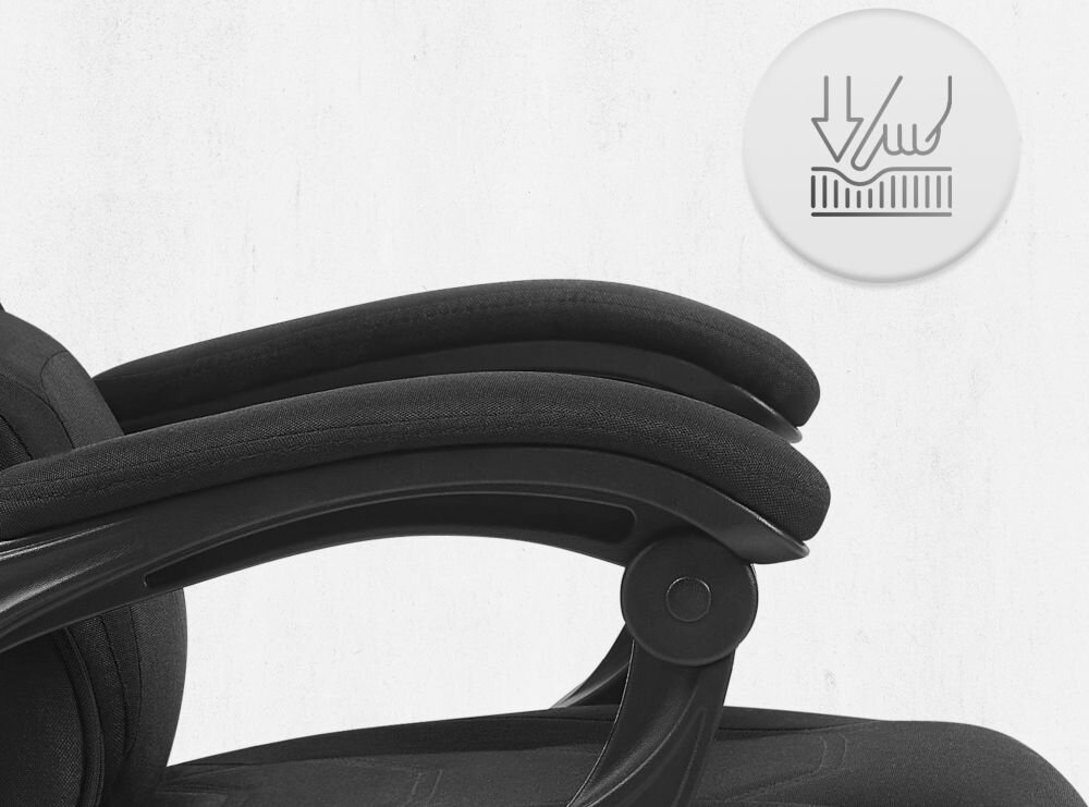 Fotel CABRO C502 Czarny Zbliżenie na miękki podłokietnik fotela z ikoną nacisku, podkreślającą komfort użytkowania i jakość wypełnienia fotel gamingowy z podłokietnikami z miękkimi padami
