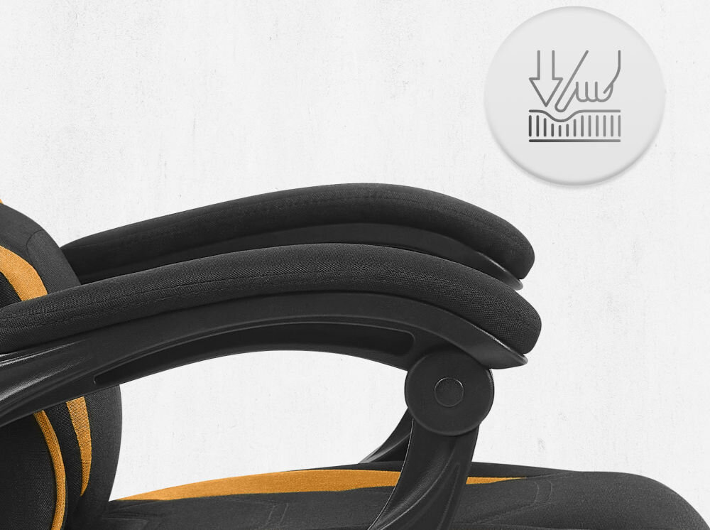 Fotel CABRO C502 Czarno-Pomarańczowy Zbliżenie na miękki podłokietnik fotela z ikoną nacisku, podkreślającą komfort użytkowania i jakość wypełnienia fotel gamingowy z podłokietnikami z miękkimi padami