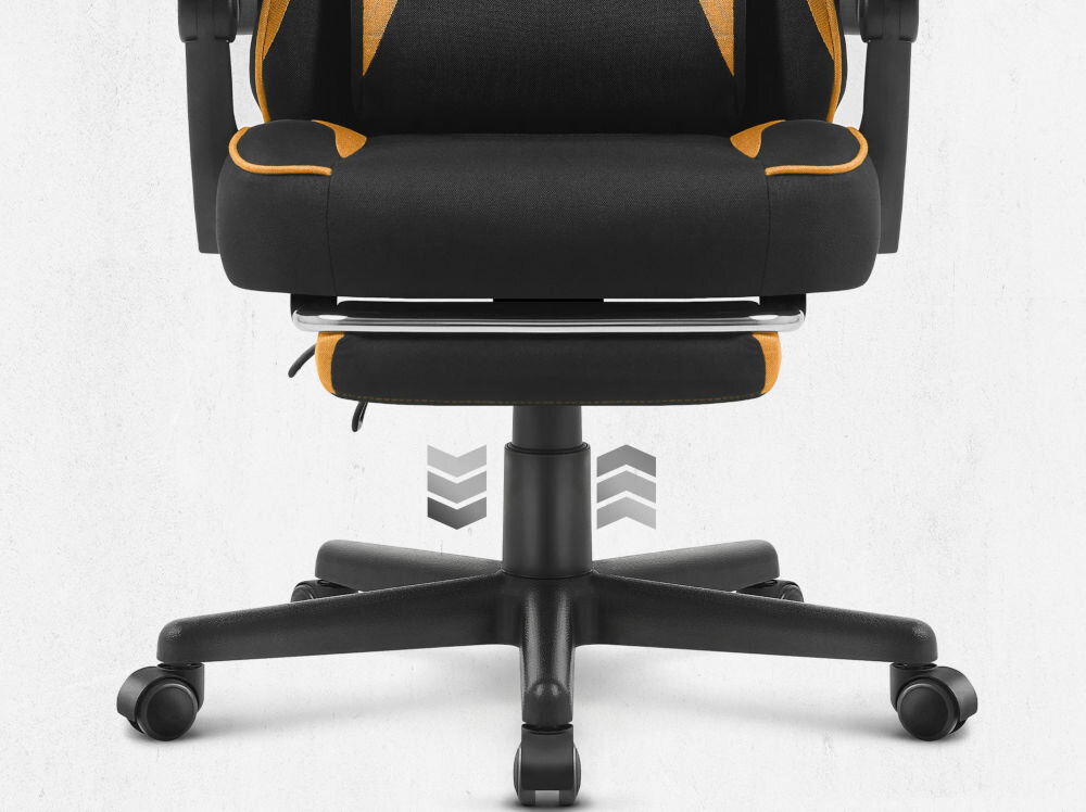 Fotel CABRO C502 Czarno-Pomarańczowy Zbliżenie na dolną część fotela, prezentujące pięcioramienną podstawę, kółka oraz mechanizm podnośnika gazowego fotel gamingowy z regulacją wysokości siedziska gazowym siłownikiem