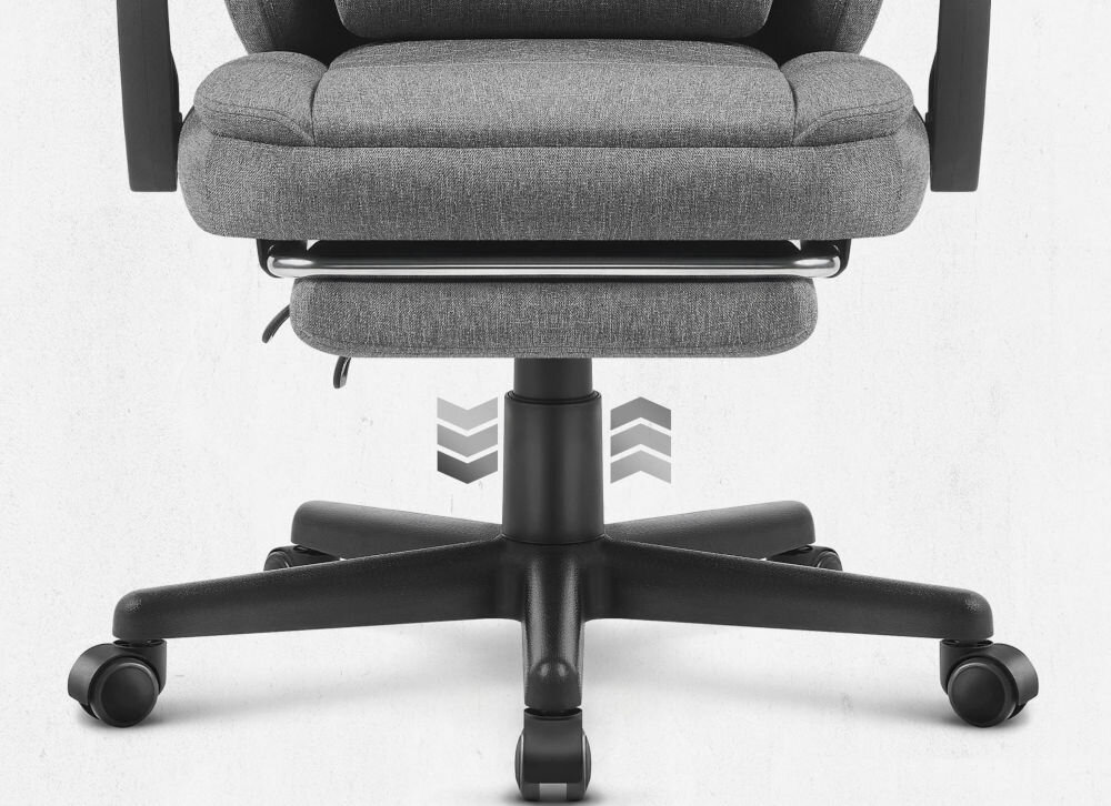 Fotel CABRO C503 Szaro-czarny Zbliżenie na dolną część fotela, prezentujące pięcioramienną podstawę, kółka oraz mechanizm podnośnika gazowego fotel gamingowy z regulacją wysokości siedziska gazowym siłownikiem