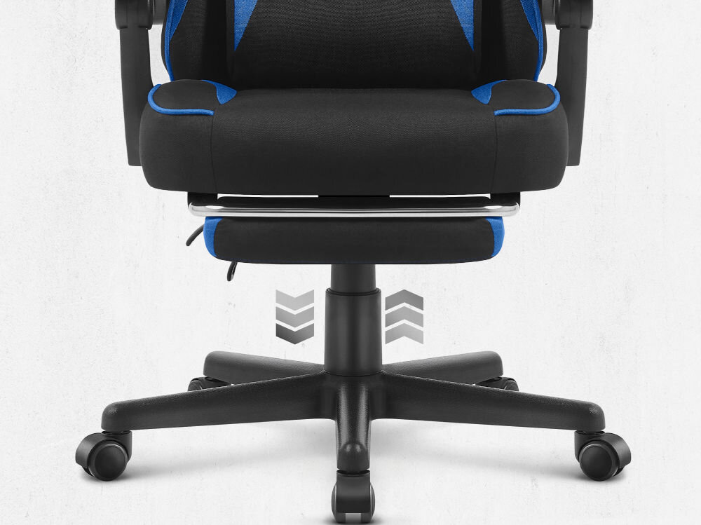 Fotel CABRO C502 Czarno-Niebieski Zbliżenie na dolną część fotela, prezentujące pięcioramienną podstawę, kółka oraz mechanizm podnośnika gazowego fotel gamingowy z regulacją wysokości siedziska gazowym siłownikiem