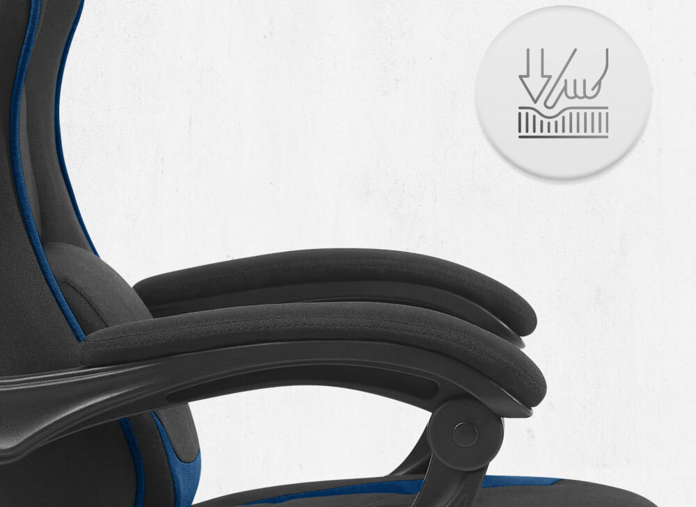 Fotel CABRO C504 Czarno-niebieski  Zbliżenie na miękki podłokietnik fotela z ikoną nacisku, podkreślającą komfort użytkowania i jakość wypełnienia fotel gamingowy z podłokietnikami z miękkimi padami