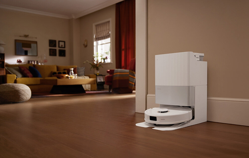 Robot sprzątający ROBOROCK Qrevo 798 Biały stacja dokująca automatycznie opróżnia pojemnik na kurz napełnia zbiornik wodą myje pady mopujące suszy je  poziom hałasu jest niski